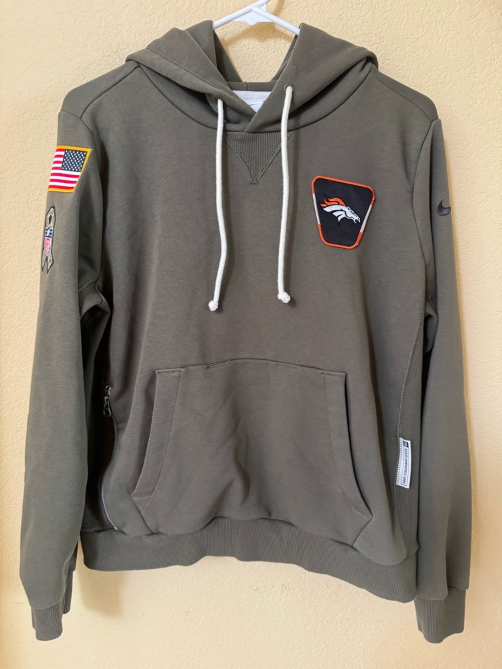 Denver Broncos Nike Olive 2025 Salute to Service  Dri-FIT Hoodie Size M